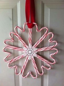 Realizzare una ghirlanda natalizia con le Candy Canes_Pinterest